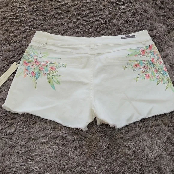 New Lauren Conrad Shorts - Picture 6 of 11